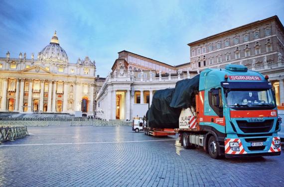 Intertransport GRUBER Deliver the Vatican Christmas Tree!